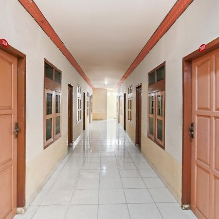 Oyo 93046 Hotel Fortuna Parepare Exterior photo